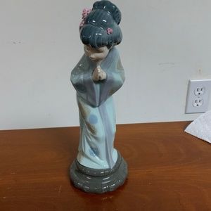 Lladro Geisha Woman-collector’s item 10.5” tall